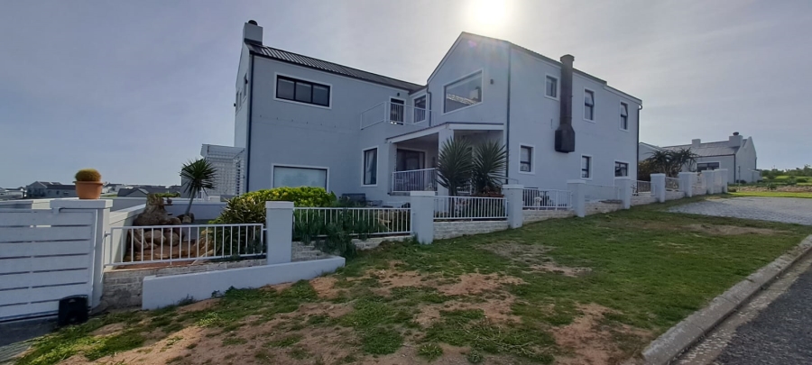 6 Bedroom Property for Sale in Hoogland Western Cape